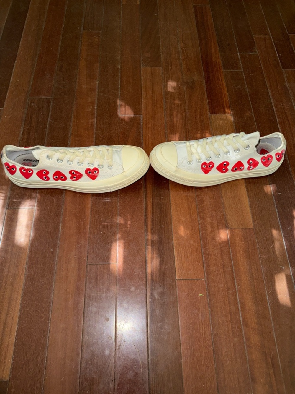 Converse Cream Low-Top Play Heart Accents - Picture 2 of 10
